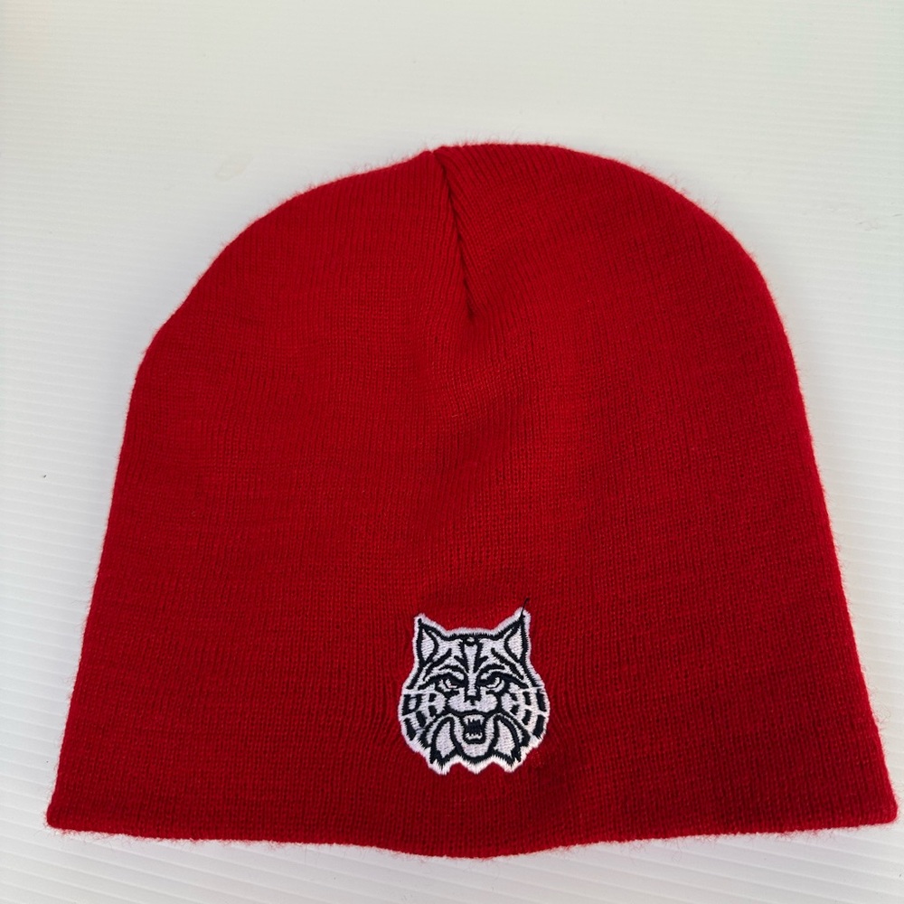 NWOT ARIZONA WILDCATS RED NCAA BEANIE TOP OF THE WORLD SIMPLE CAP HAT